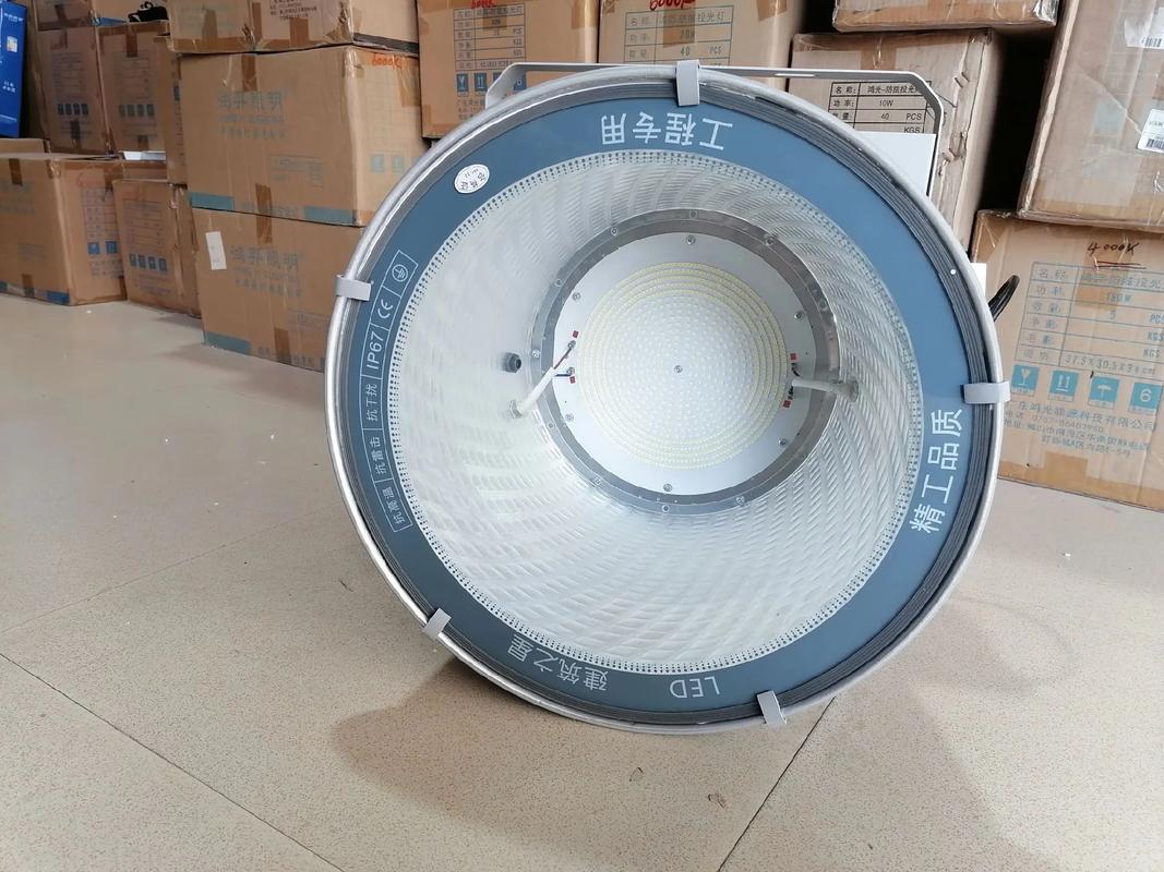 广东鸿光照明南宁运营中心工程塔吊灯系列 专业批发，点亮建筑之光